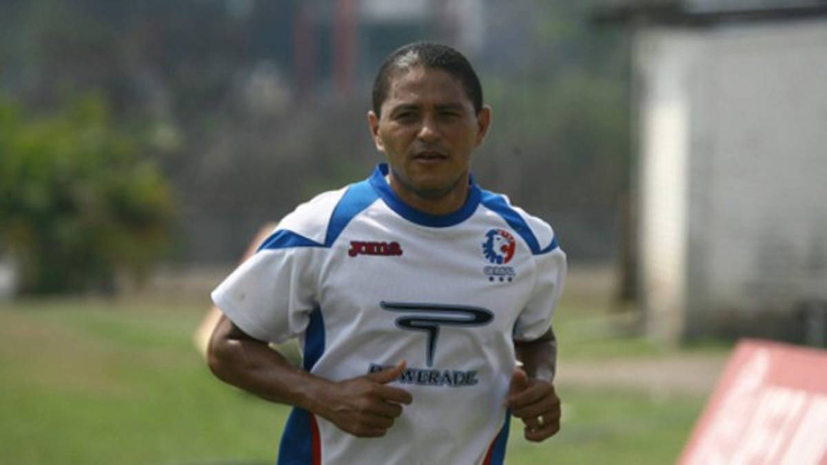 Jugadores hondureños que no les fue bien en el fútbol de Sudamérica