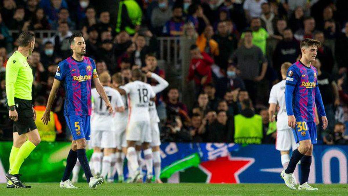 La tristes imágenes de la eliminación del Barcelona: Afición culé abandona, Adama Traoré destrozado, Xavi y sus constantes reclamos