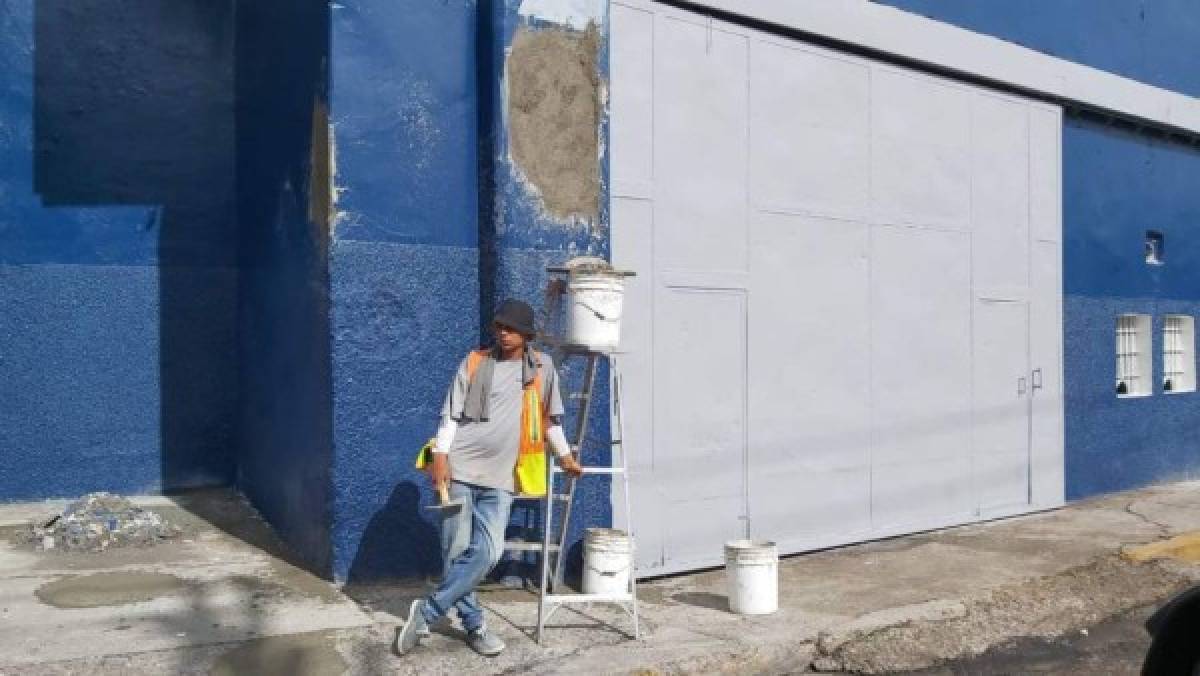 'Maquillan' con pintura el Estadio Nacional de Tegucigalpa para disimular el deterioro para el 15 de septiembre