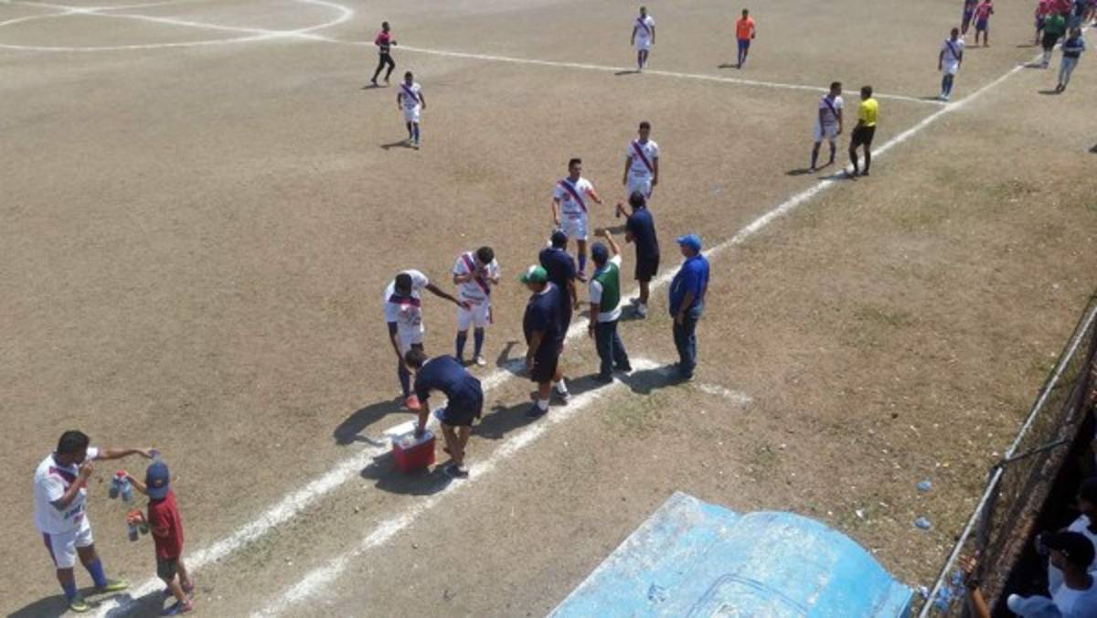 ¡Sirve de potrero! Así de descuidado luce uno de los estadios de Honduras