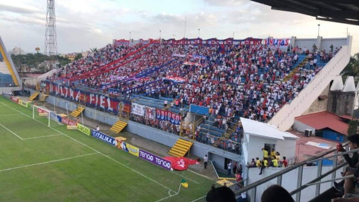 Olimpia desborda la locura de sus fanáticos en el Estadio Morazán