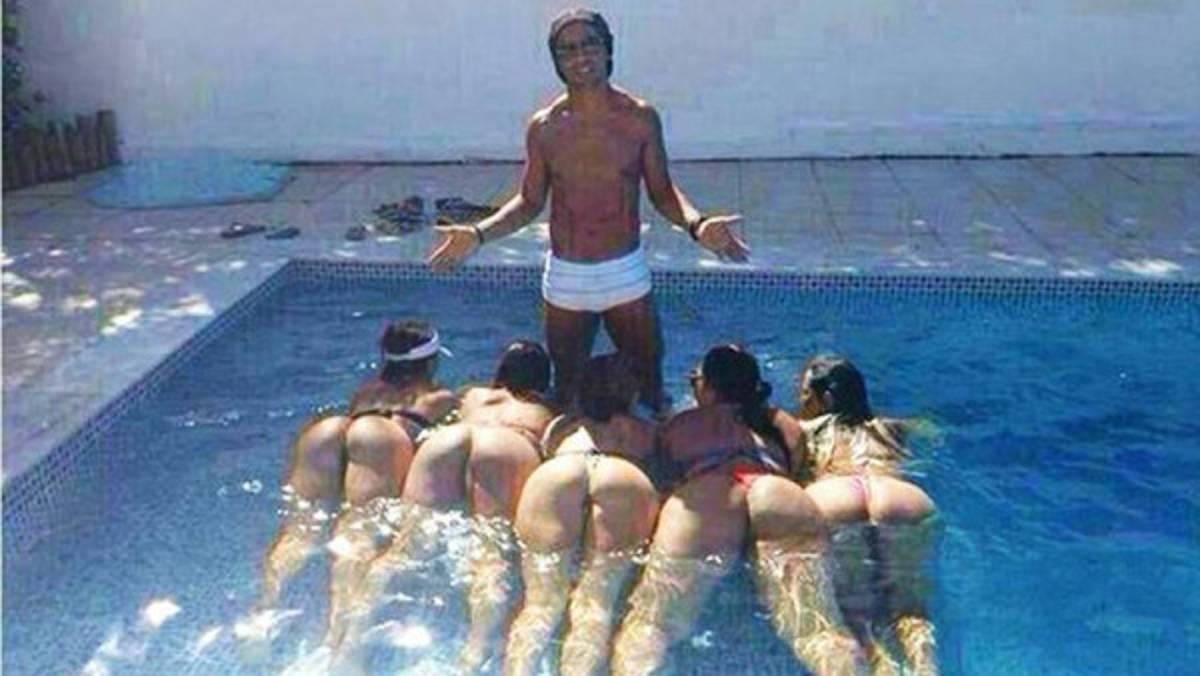 Ronaldinho sobre la polémica foto: '¿¡Estás celoso!?”