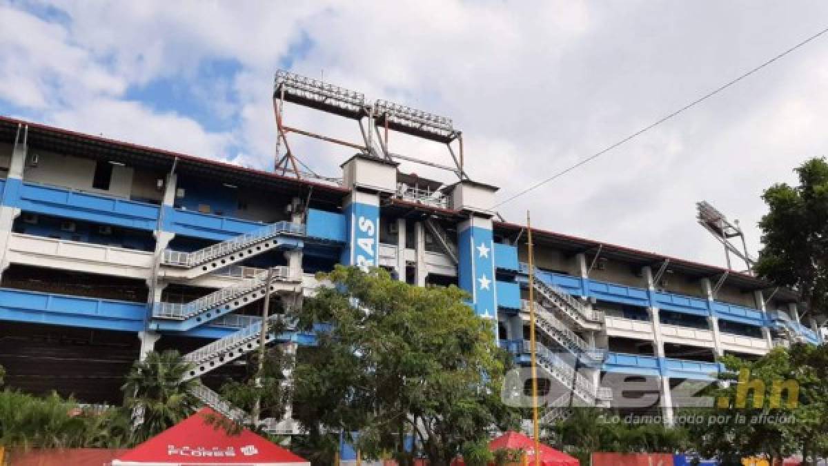 Honduras vs Panamá: El estadio Olímpico con lona, anillos de seguridad y primeros hinchas en llegar