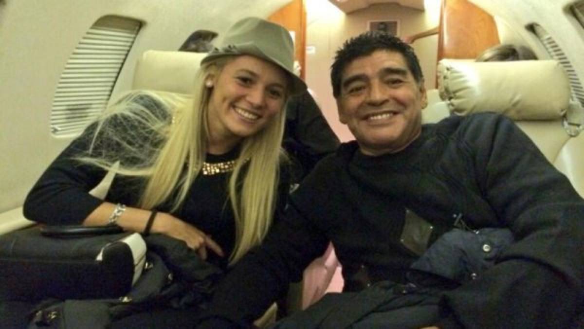 VIDEO: Maradona se compromete con su novia Rocío