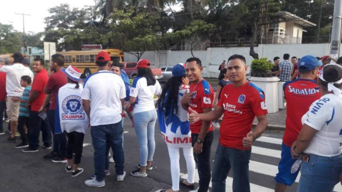 Olimpia desborda la locura de sus fanáticos en el Estadio Morazán