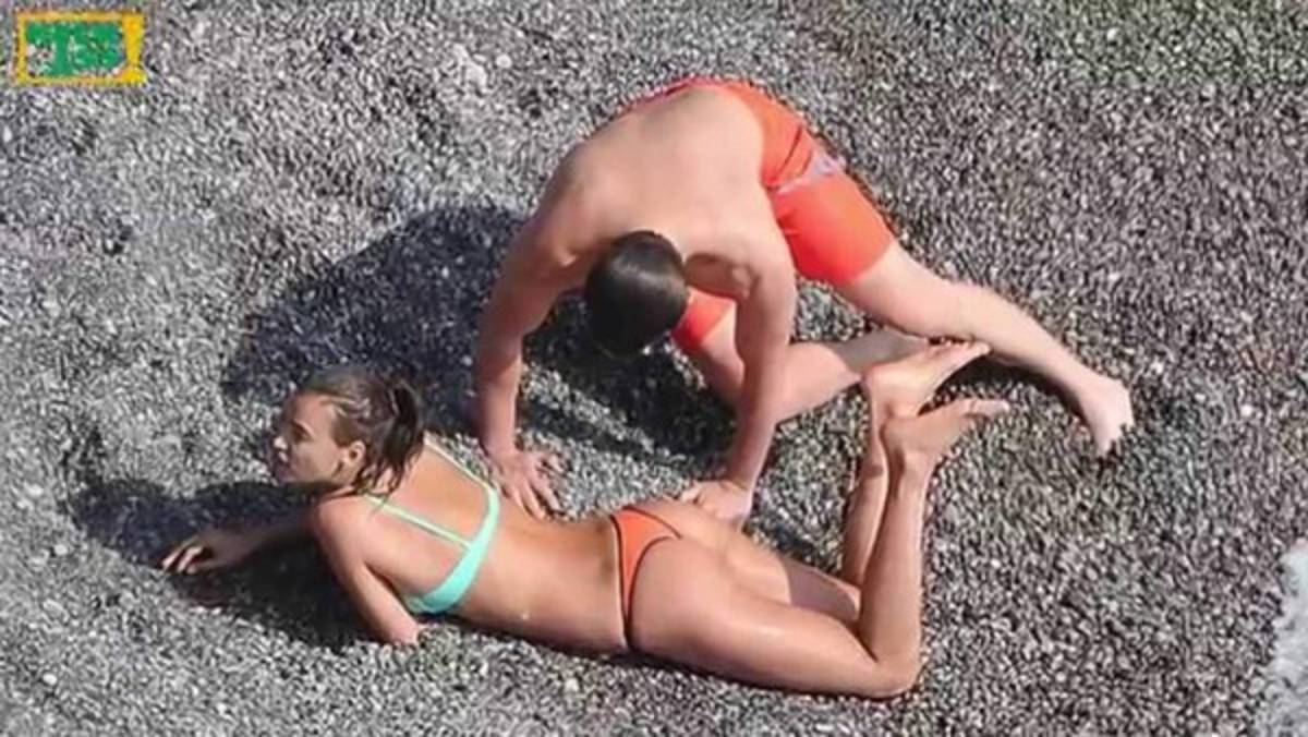 Entre rumores de embarazo, playas y besos, así es la vida de Irina Shayk lejos de Cristiano