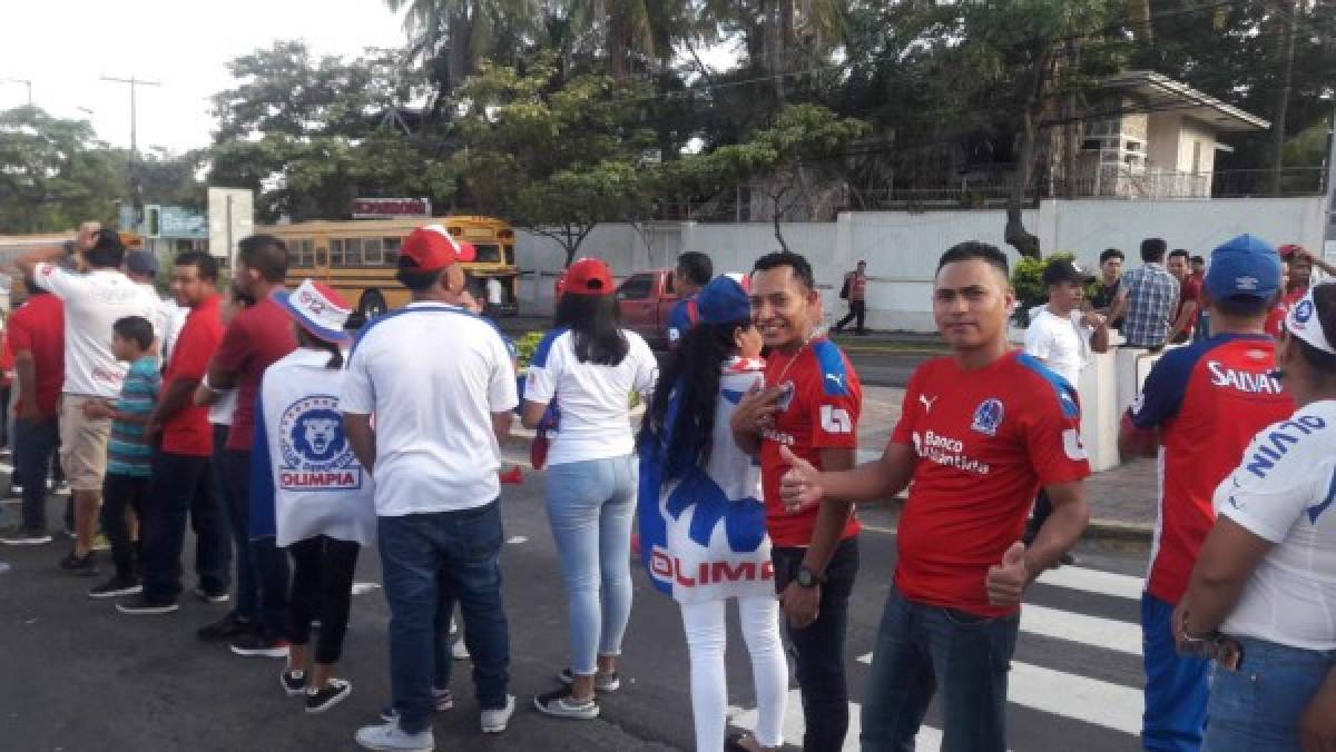 Olimpia desborda la locura de sus fanáticos en el Estadio Morazán