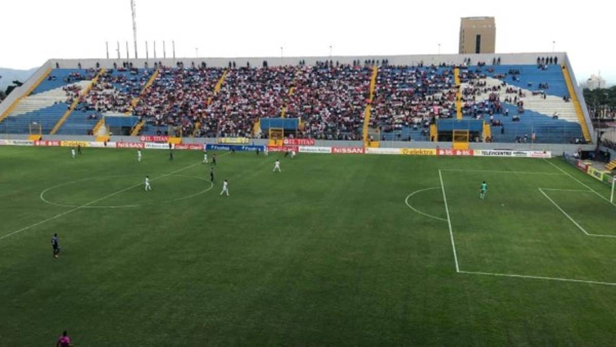 Olimpia desborda la locura de sus fanáticos en el Estadio Morazán