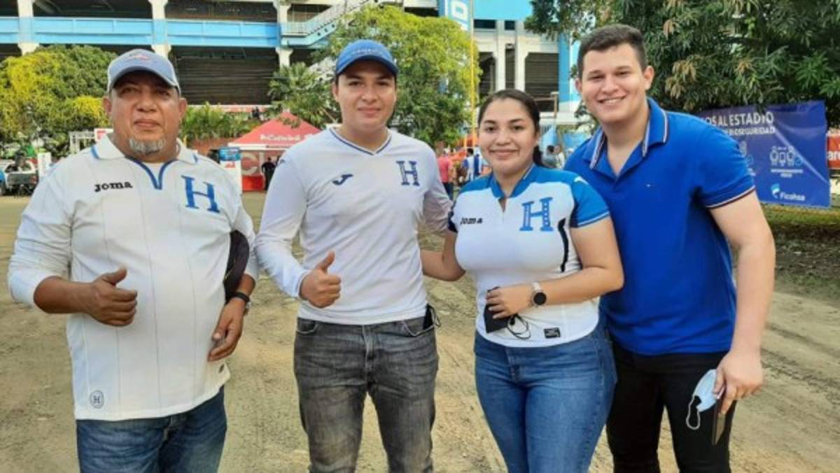 Honduras vs Panamá: El estadio Olímpico con lona, anillos de seguridad y primeros hinchas en llegar