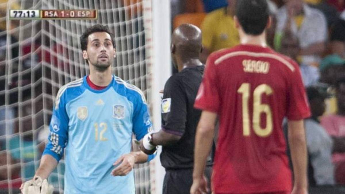 ¡Se pusieron los guantes! Jugadores de campo que tuvieron que defender el marco de su equipo