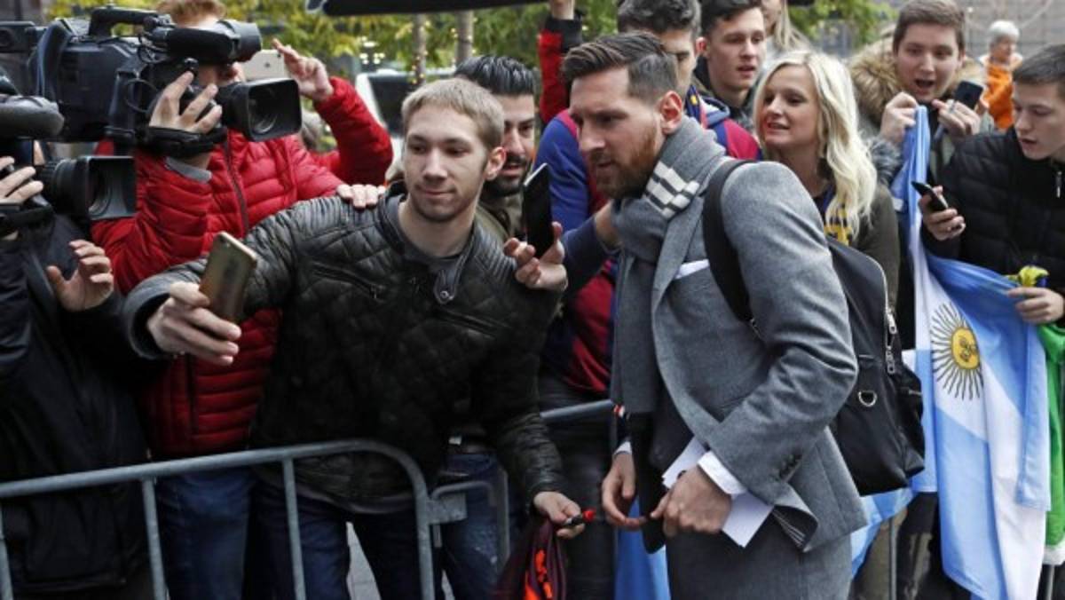 ¡Que elegancia! Así fue la llegada del Barcelona a Holanda para su partido ante PSV