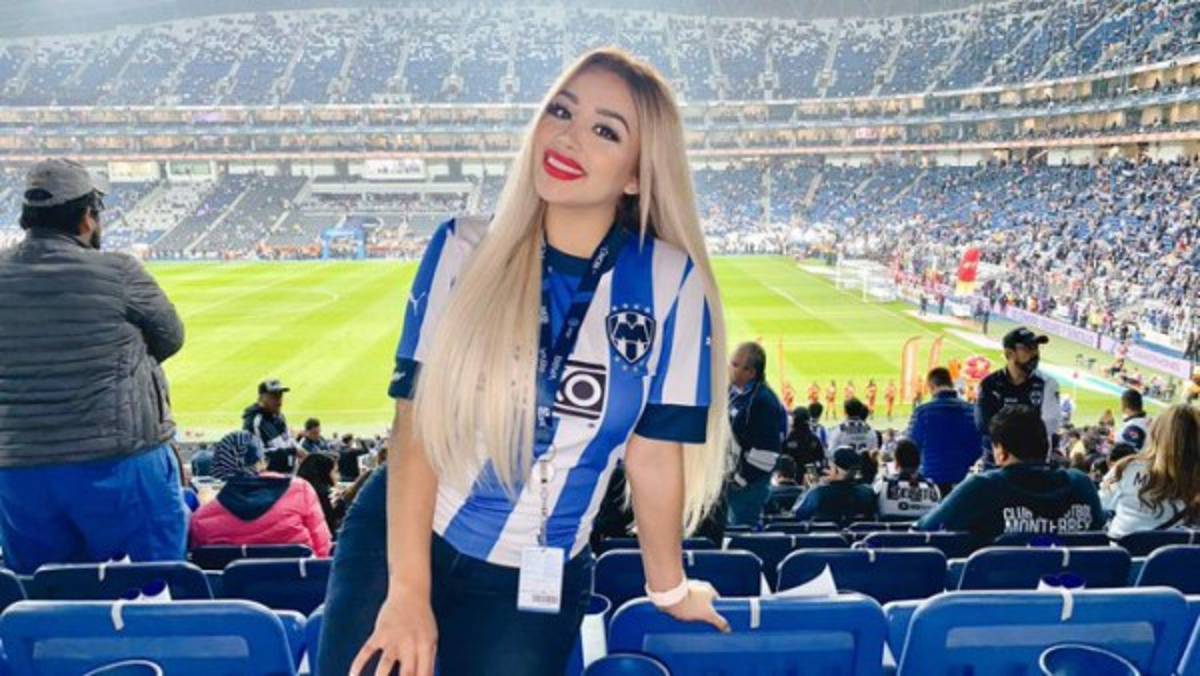 Espectacular recibimiento a Rayados, exDT del Real España homenajeado en el BBVA Bancomer