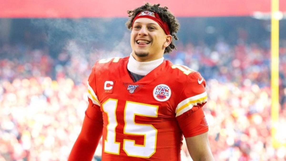 MIAMI, FLORIDA - FEBRUARY 02: Patrick Mahomes #15 of the Kansas City Chiefs celebrates after defeating San Francisco 49ers 31-20 in Super Bowl LIV at Hard Rock Stadium on February 02, 2020 in Miami, Florida. Kevin C. Cox/Getty Images/AFP