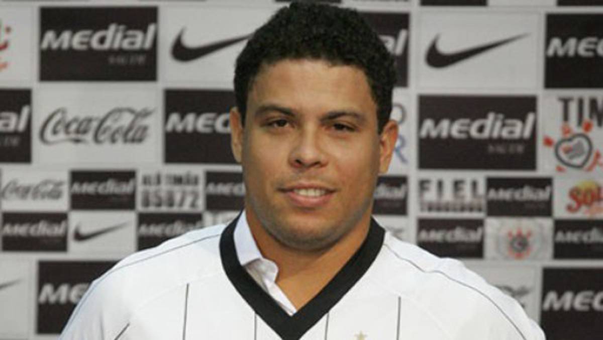 Hinchas le presentarían travesti a Ronaldo