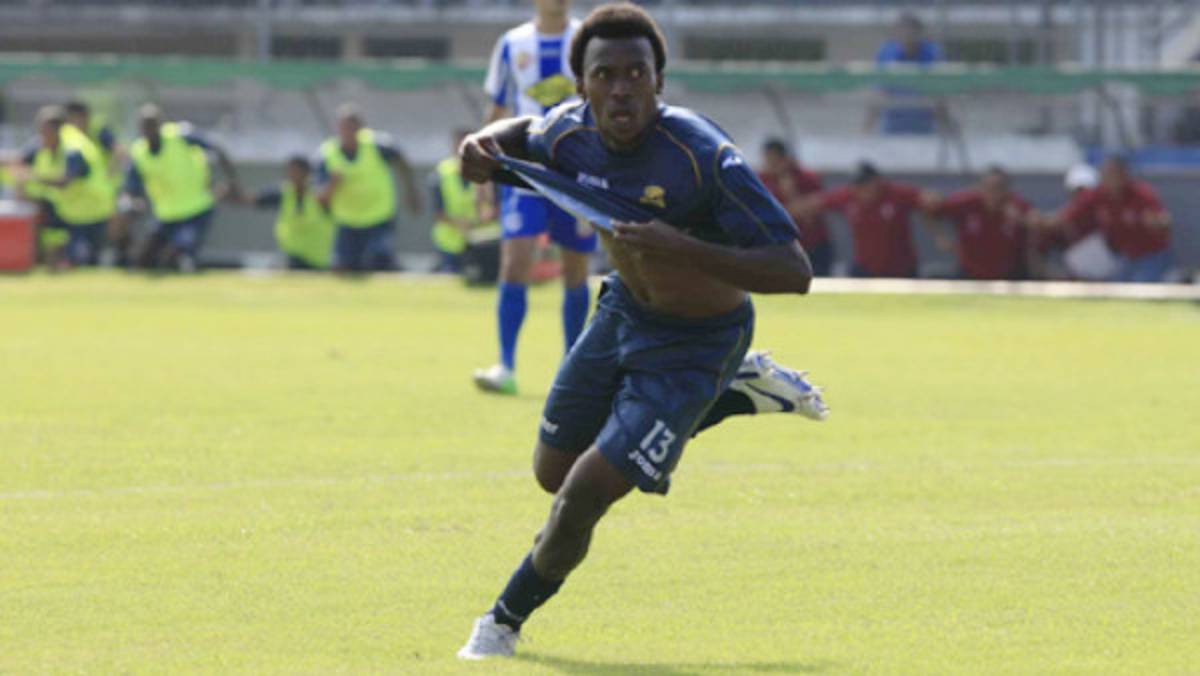 Nery Medina renovó contrato con Motagua