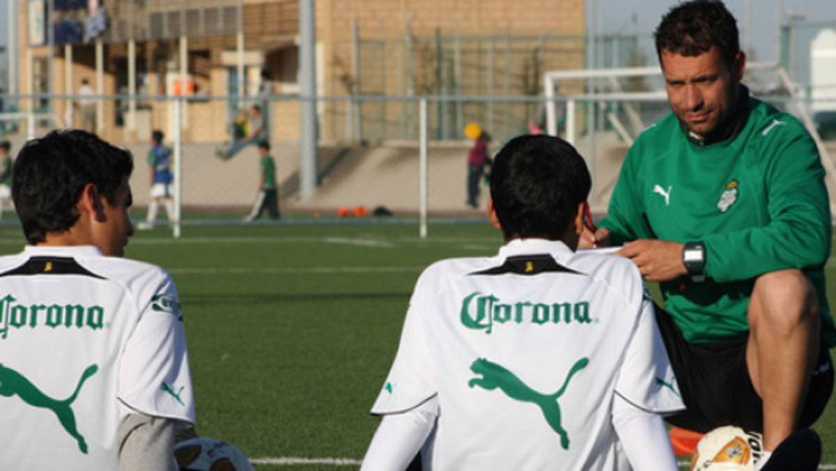 El técnico español que revoluciona el fútbol mexicano