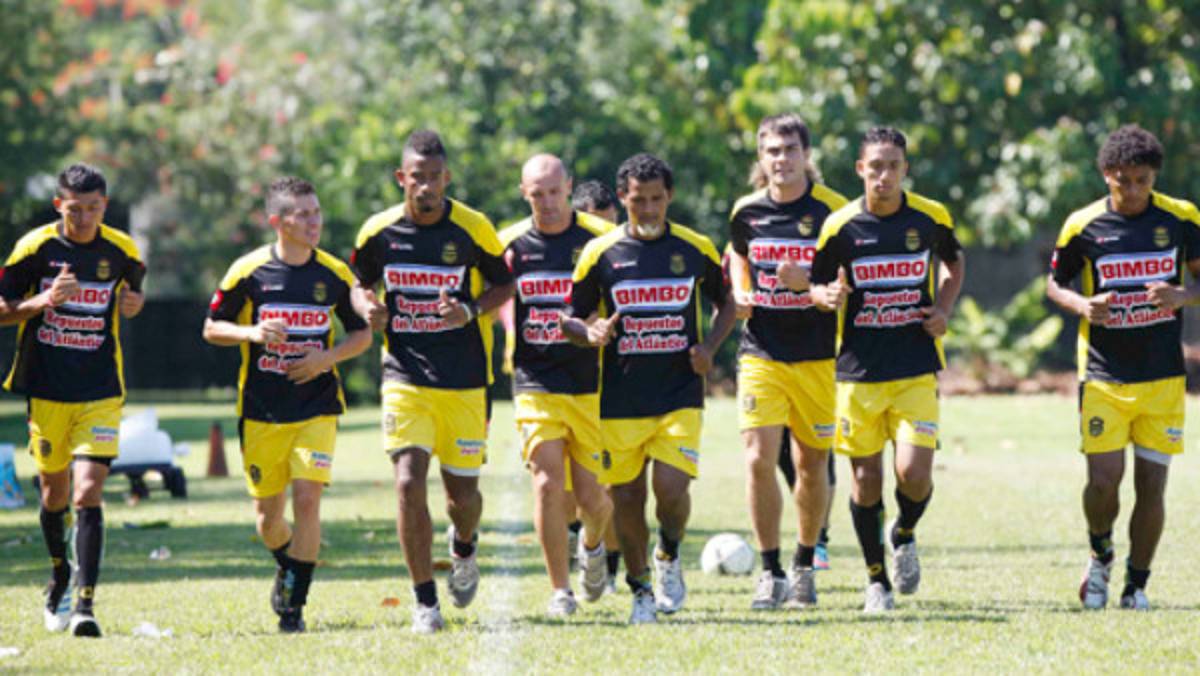 'Me puede poner un millón de videos de Pelé y no voy a jugar como él'