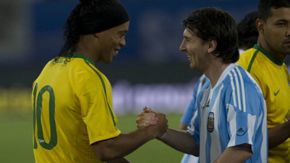 Ronaldinho se derrite elogiando a Messi y lo considera el número uno