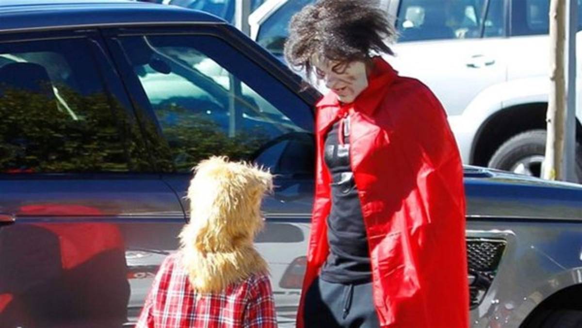 ¡DE LOCOS! Así fue Cristiano Ronaldo a traer a su hijo a la escuela