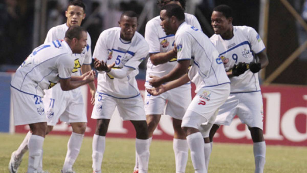 Jugadores del Victoria se ven campeones