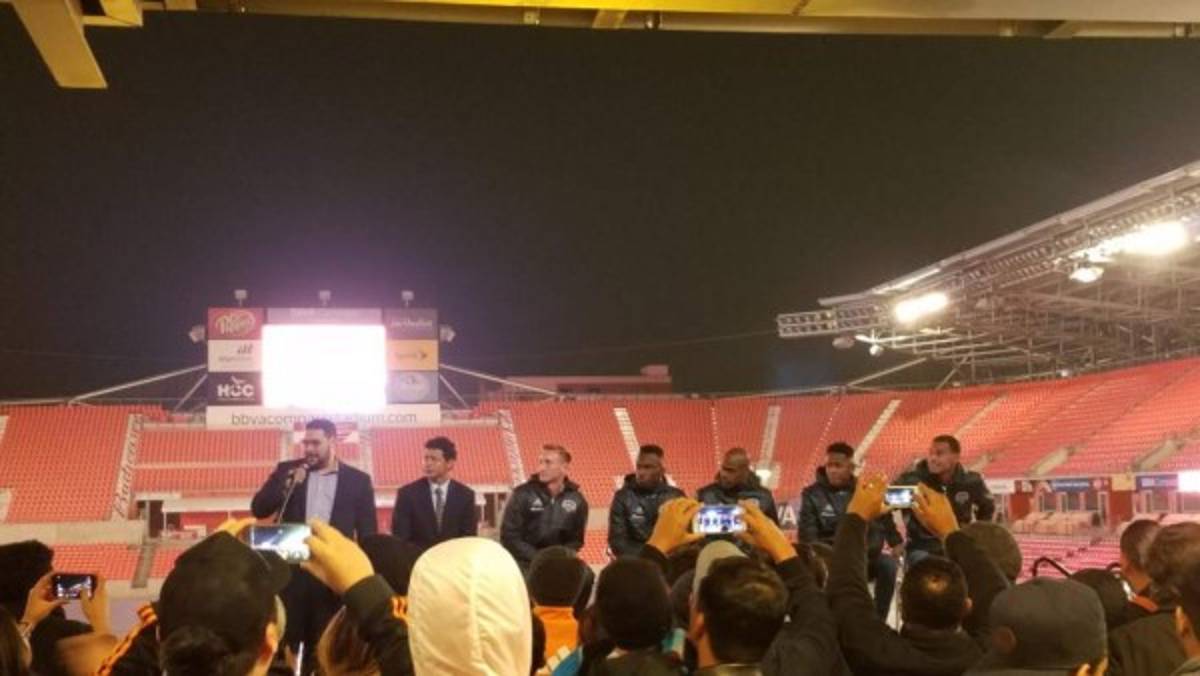 Así fue la presentación de Elis y Quioto con el Houston Dynamo