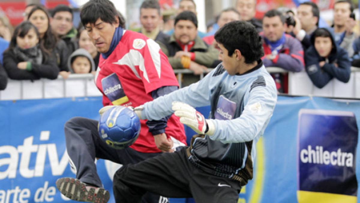 VIDEO: El golazo de Iván Zamorano en un juego de despedida