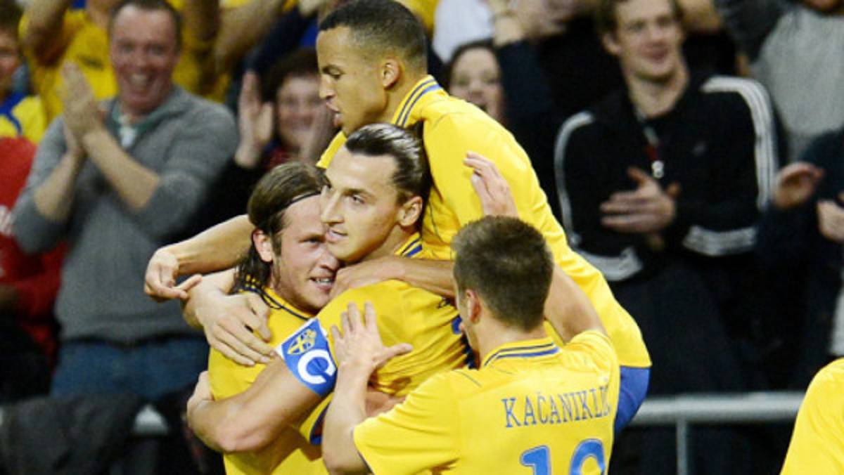 Zlatan Ibrahimovic anota el gol del año