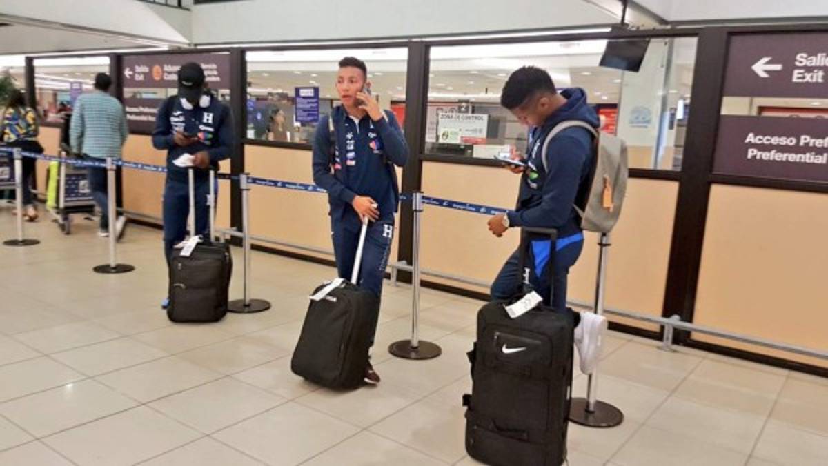 Honduras arriba a Temuco en vuelo chárter para enfrentar a Chile