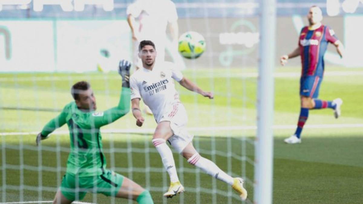 Fotos: La tristeza de Messi tras perder el clásico, el gesto de Koeman y el festejo del Real Madrid