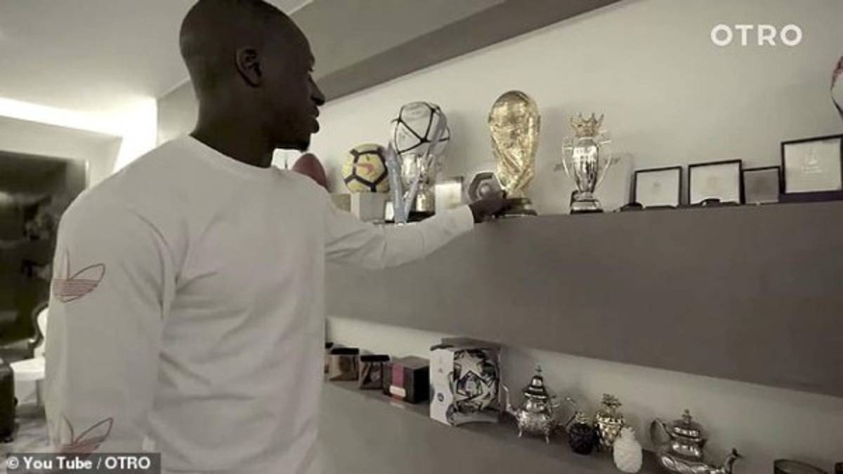 Con cancha de fútbol en el interior: La increíble mansión de Mendy, el crack del Manchester City