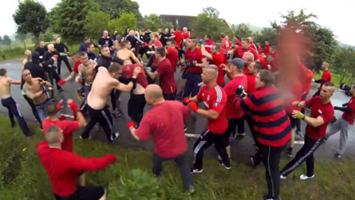 VIDEO: Los hooligans pelean siempre pero mejor organizados
