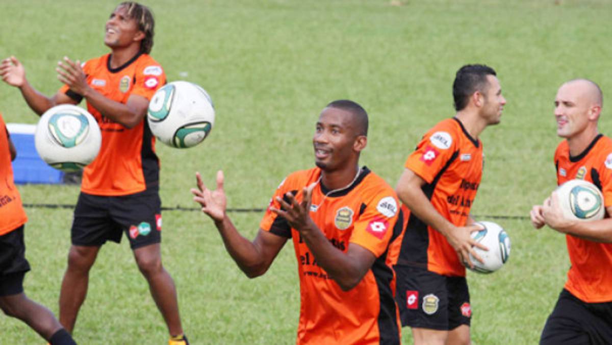 Real España va con todo ante el Santos