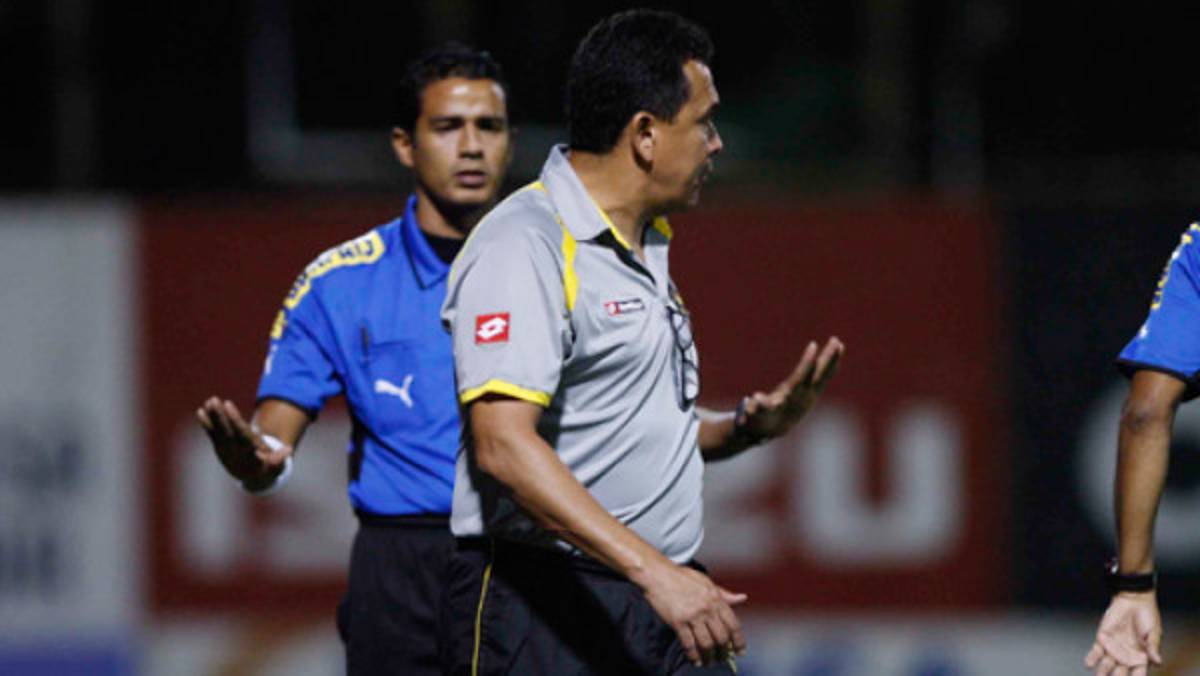 Nahún Espinoza sigue sin ganar con Real España