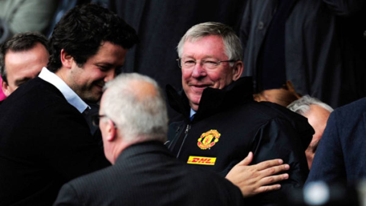 Fútbol inglés conmocionado por el adiós de Ferguson, le rinde tributo