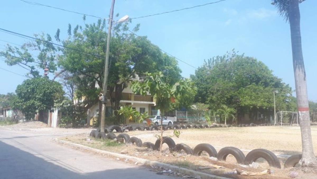 Cancha de tierra y gratos recuerdos: Así creció Bryan Acosta en La Ceiba