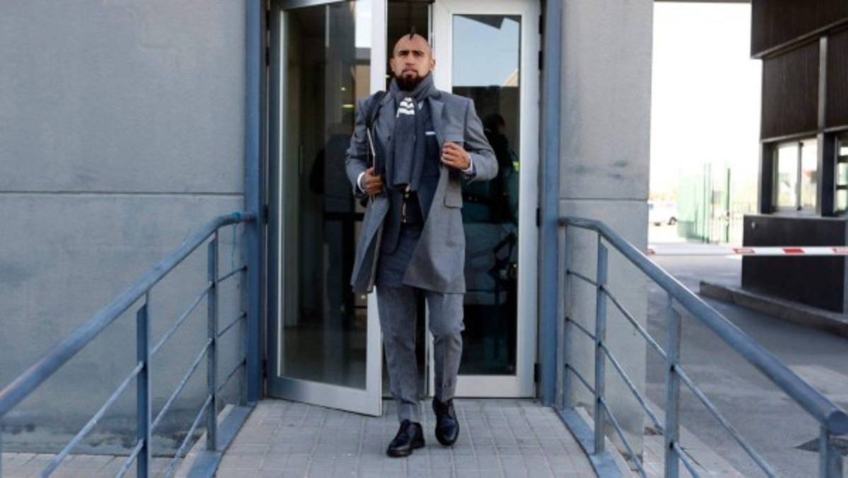 ¡Que elegancia! Así fue la llegada del Barcelona a Holanda para su partido ante PSV