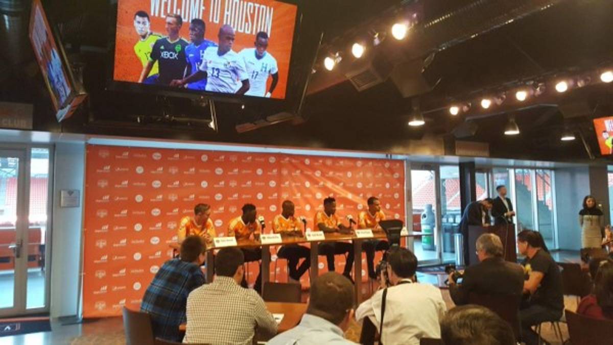 Así fue la presentación de Elis y Quioto con el Houston Dynamo