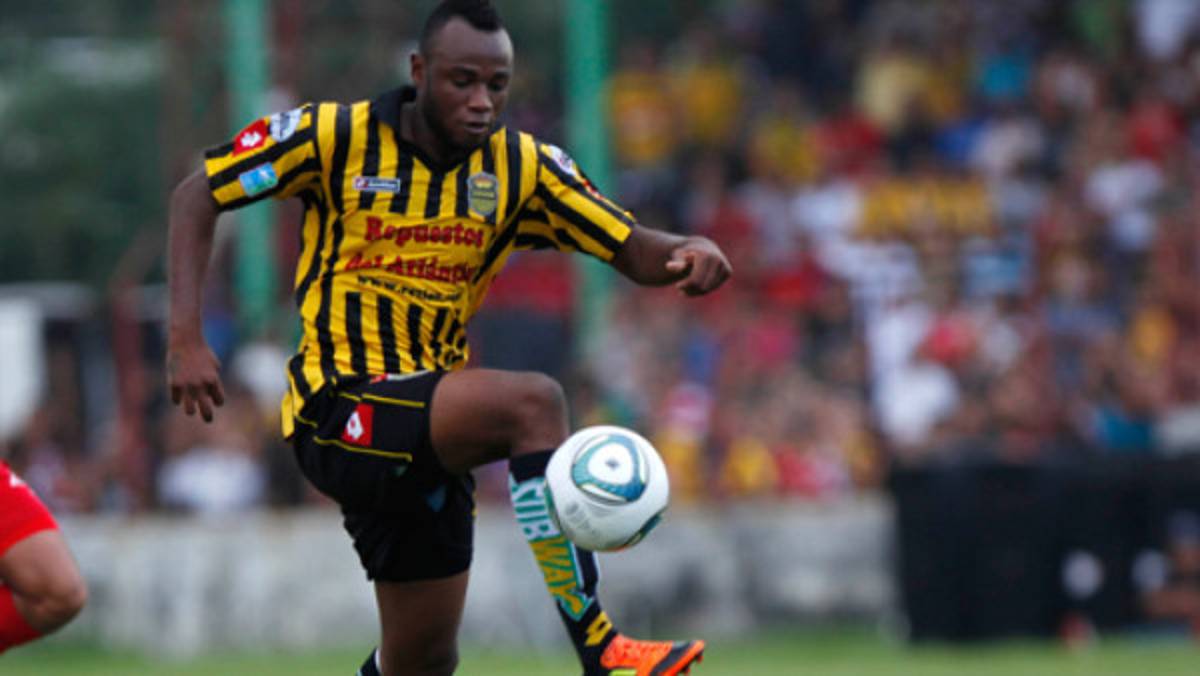 Cristian Martínez se va del Real España