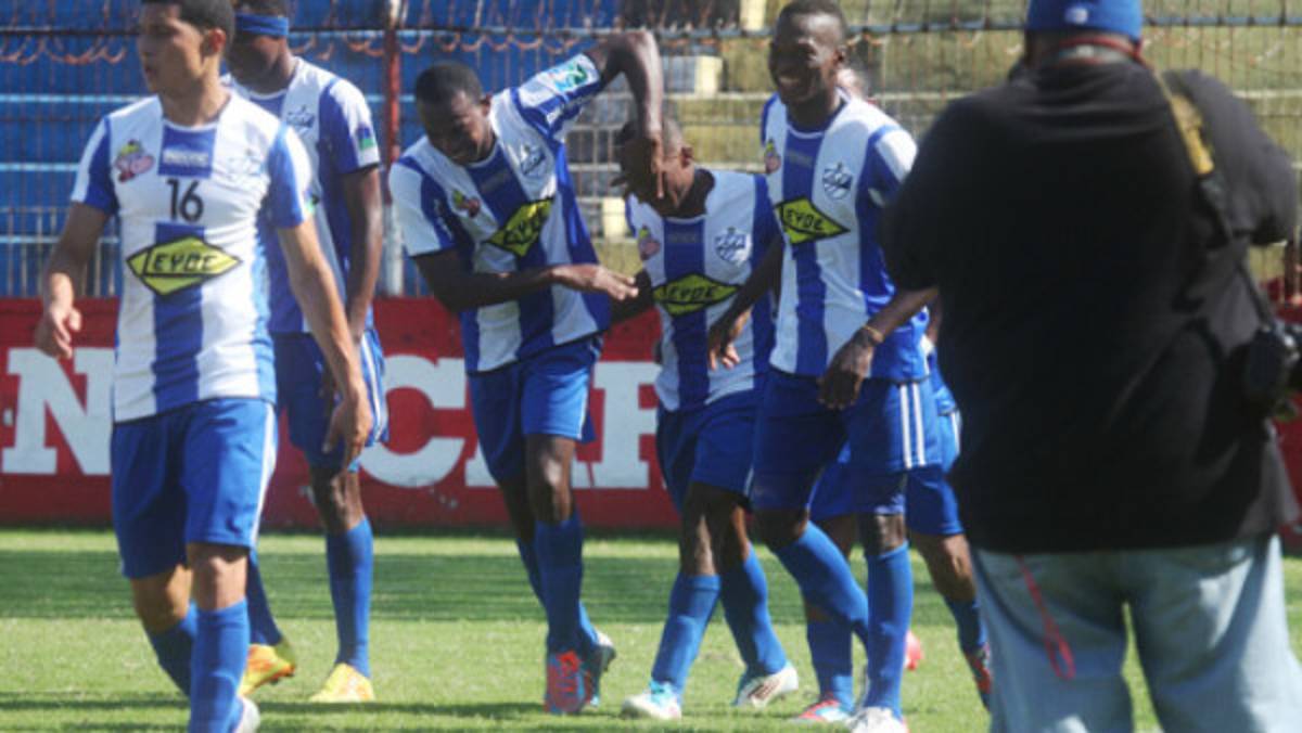 Jugadores del Victoria tienen tres meses sin cobrar, pero son líderes