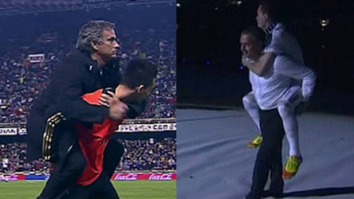 Ahora fue Callejón quien hizo 'caballito' a Mourinho
