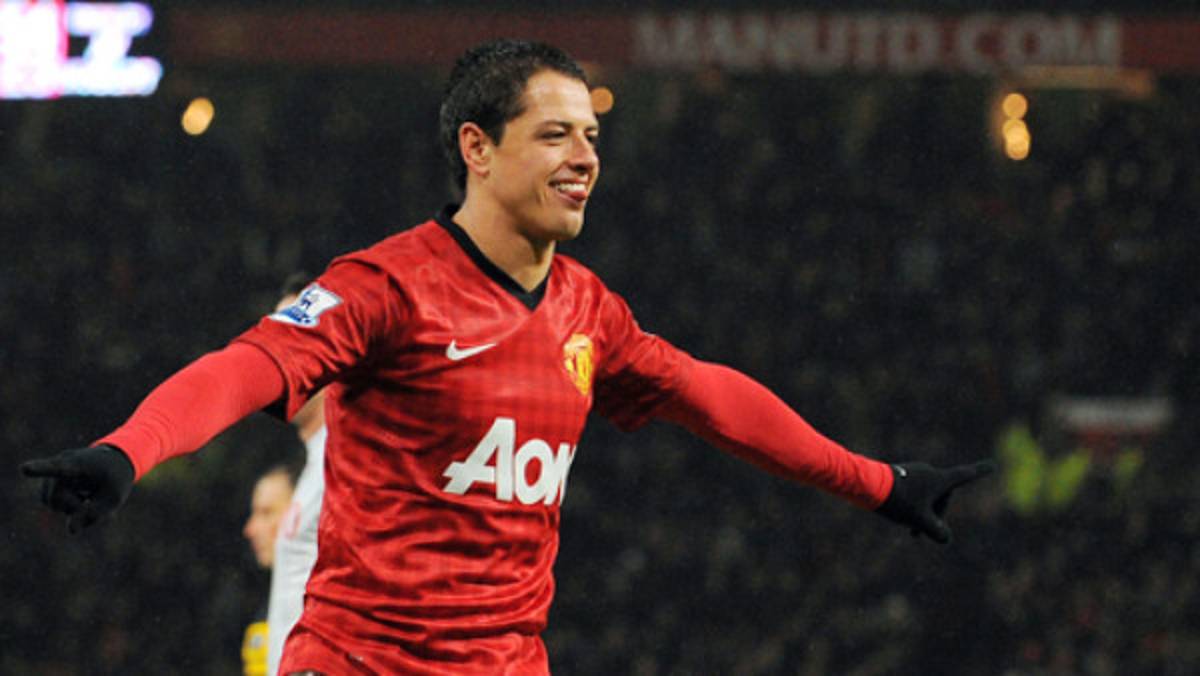 Manchester United avanza con doblete Chicharito