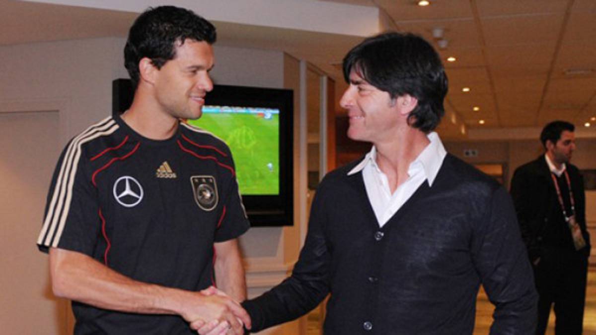 Löw confirmó a Ballack en la capitanía de Alemania