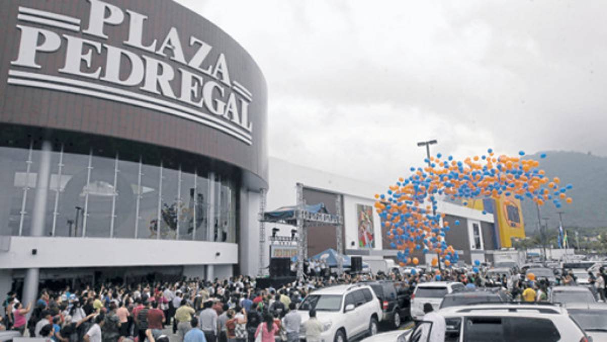 La moderna y nueva Plaza Pedregal de Diunsa