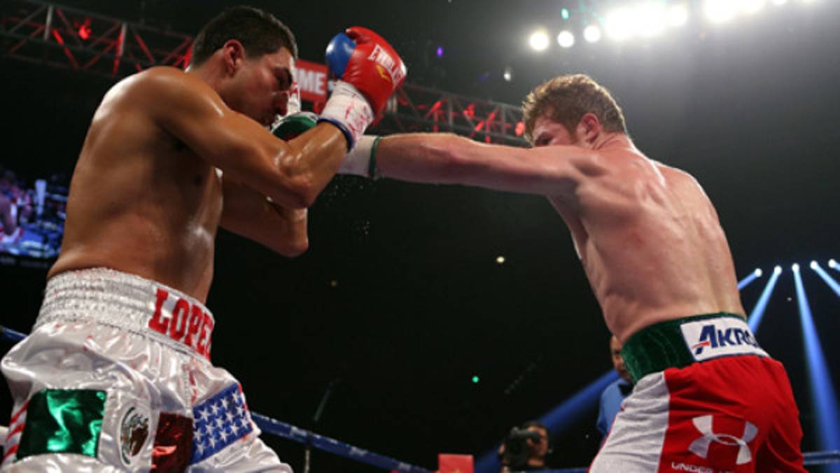 'Canelo' Álvarez vence sin problemas a Josesito López