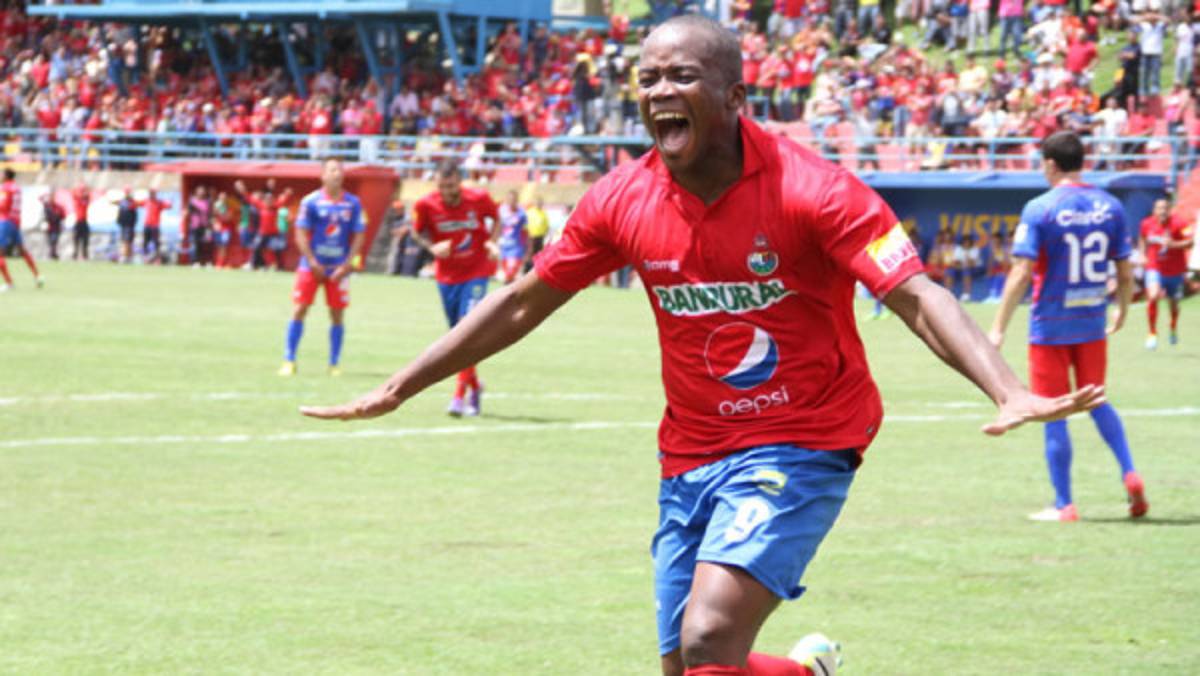 Darwin Oliva evitó una nueva derrota de Municipal