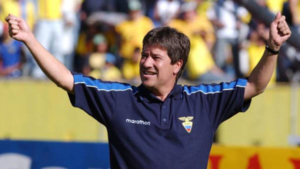 'El Bolillo' renunciará si Colombia no pasa la primera ronda