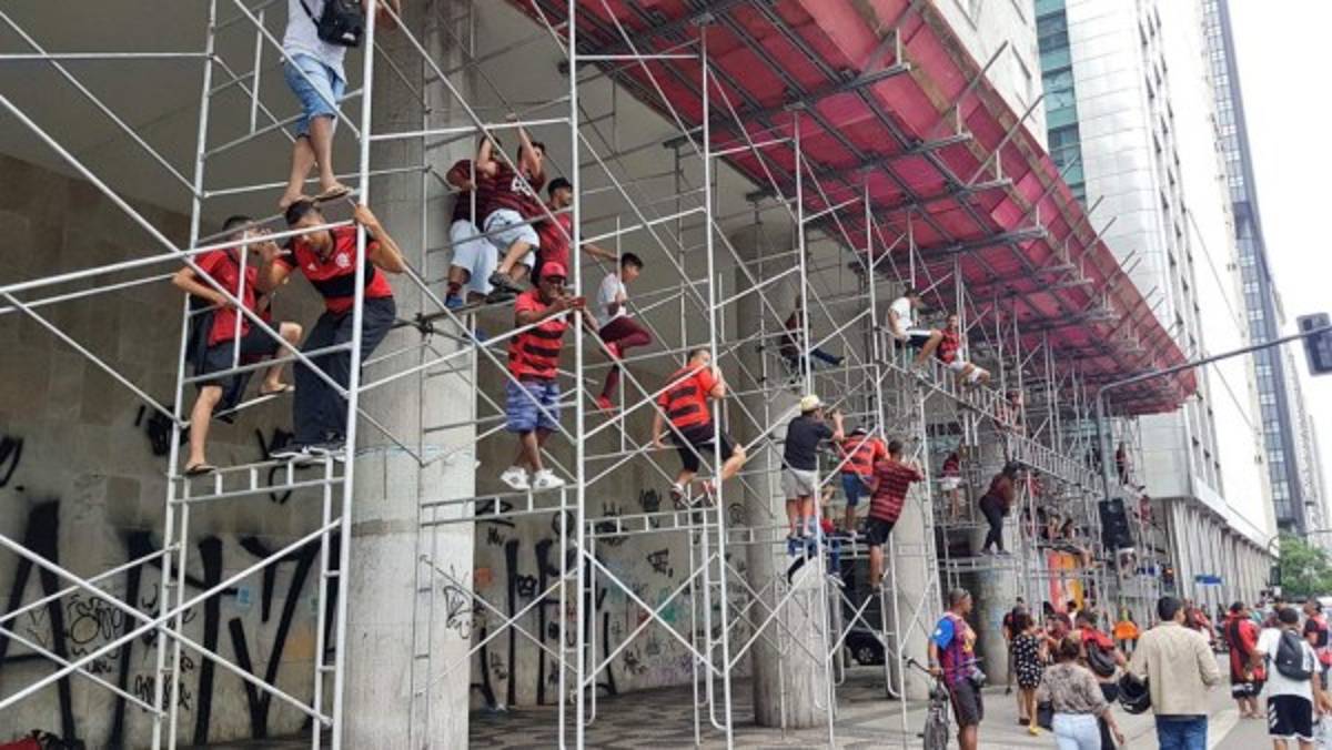 Eufórica celebración del Flamengo en Río de Janeiro tras ganar la Copa Libertadores