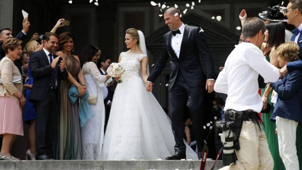 Boda de Víctor Valdés estuvo rodeada de ex jugadores del Barcelona