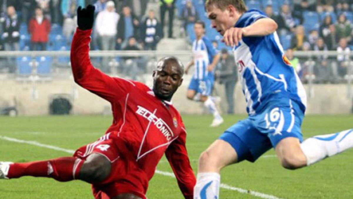 Osman Chávez en el once ideal en Polonia