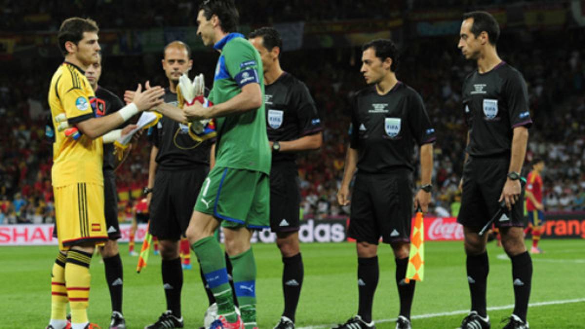 Casillas, Valdés, Buffon, Cech y Neuer nominados a Mejor Portero del año